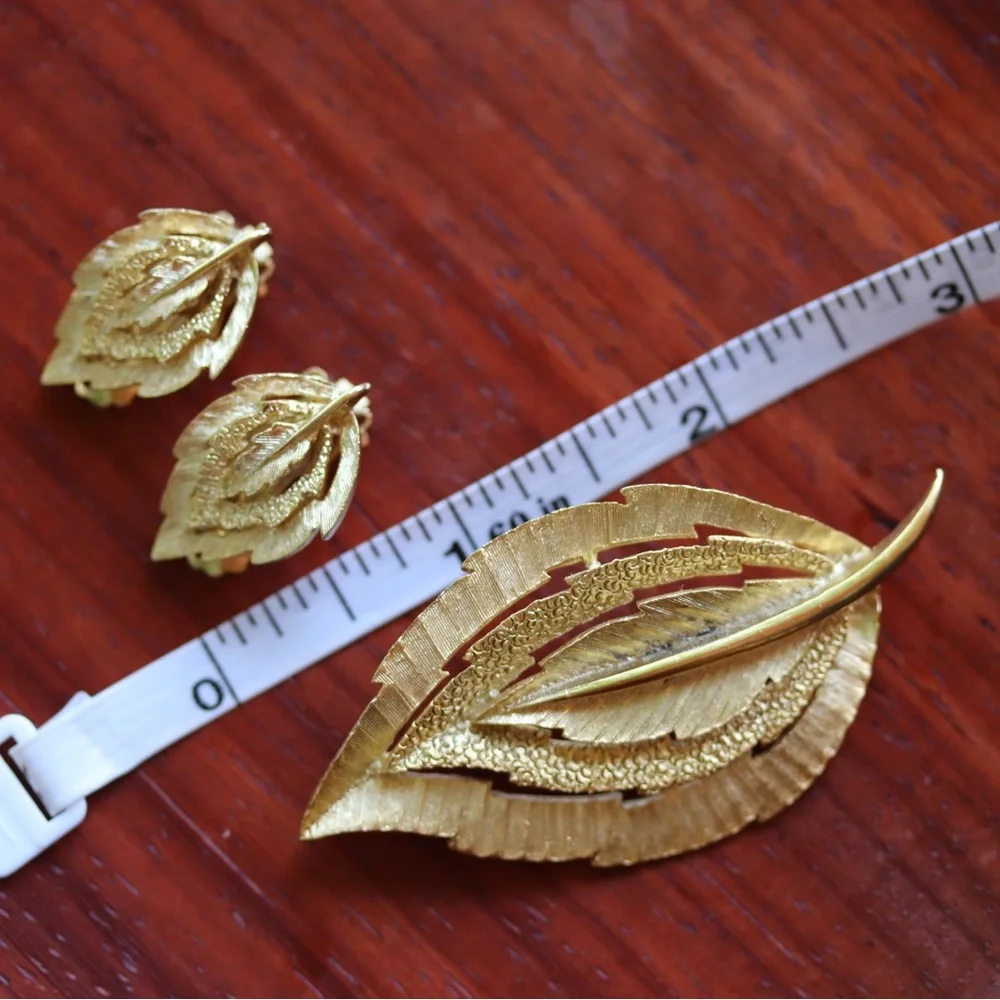 VTG Sarah Coventry Nature’s Choice Leaf Brooch & Clip On Earrings Set 1960s